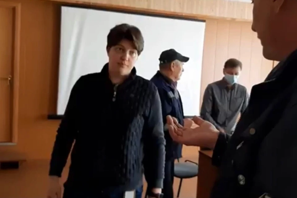 Похоже, что замдиректора немного попутала свои служебные обязанности.