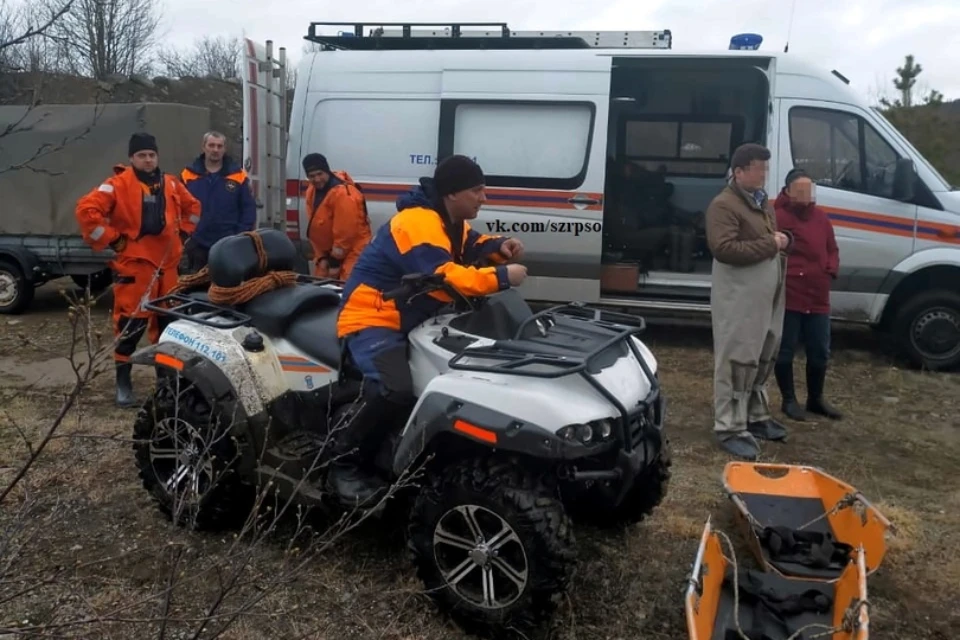 К месту обнаружения выдвинулась еще одна группа спасателей с представителями правооохранительных органов. Фото: Мурманский АКАСЦ - филиал СЗРПСО МЧС России