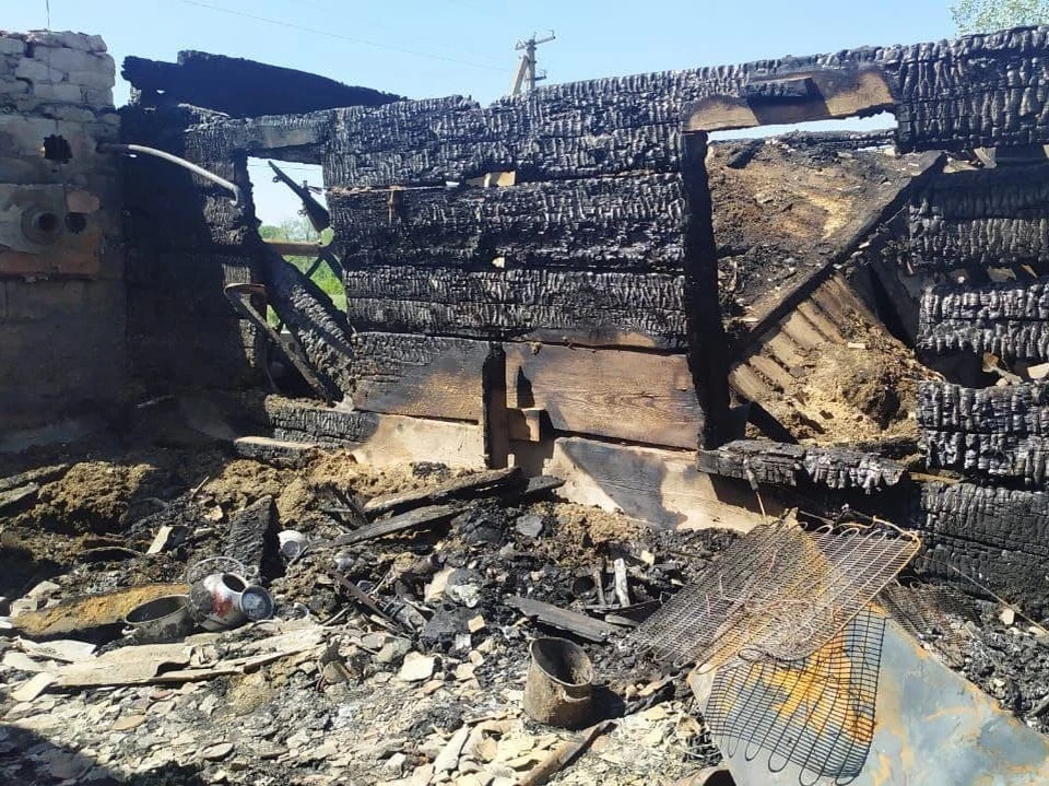 Огонь уничтожил частный дом в селе Арбузовка