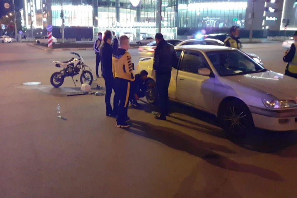 В Новосибирске поздно вечером 17 мая подросток на мотоцикле попал в аварию. Фото: Госавтоинспекция.