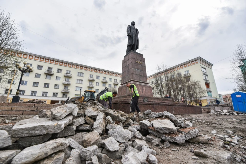 Сквер, территория которого более 3500 кв.м, сделают светлее и зеленее за счет новых светильников и высадки деревьев и кустарников. Фото: Администрация города Мурманска