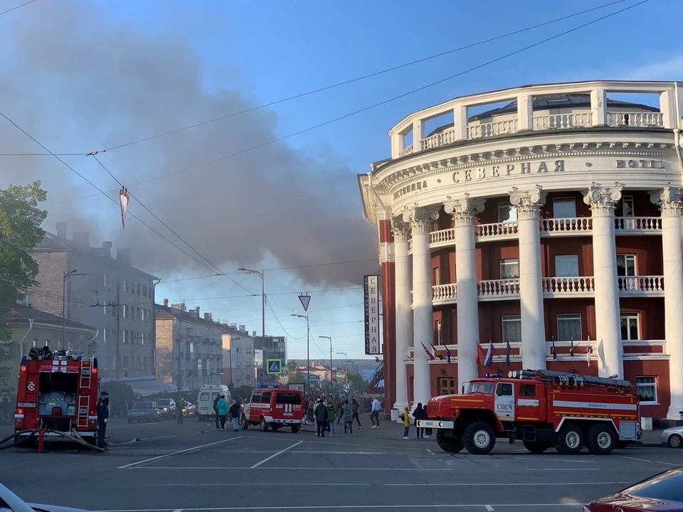 Старейшая гостиница «Северная» загорелась в Петрозаводске. Фото: Соцсети