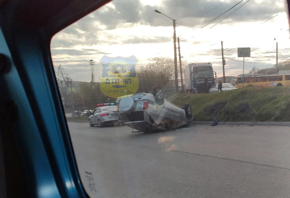 В этой аварии повреждения получила машина, водитель, к счастью, не пострадал. Фото: vk.com/murmansk_dtp