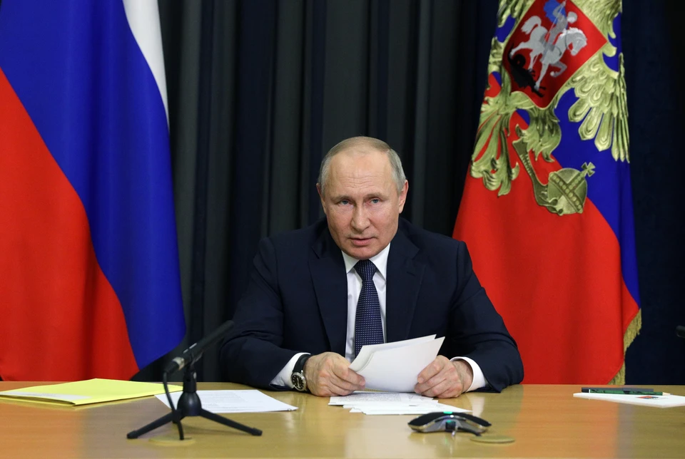 В Кремле сообщили, что Владимир Путин пока не принимал решения возглавить список ЕР на выборах в Госдуму
