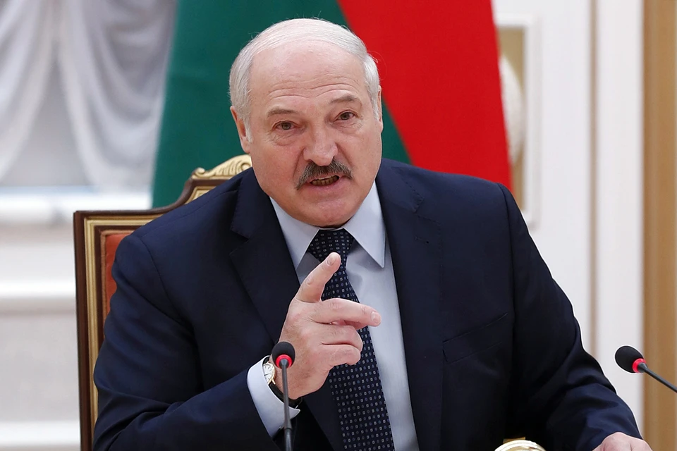 По словам Лукашенко, он уже дал поручение проработать вопрос об открытии авиарейсов в Крым