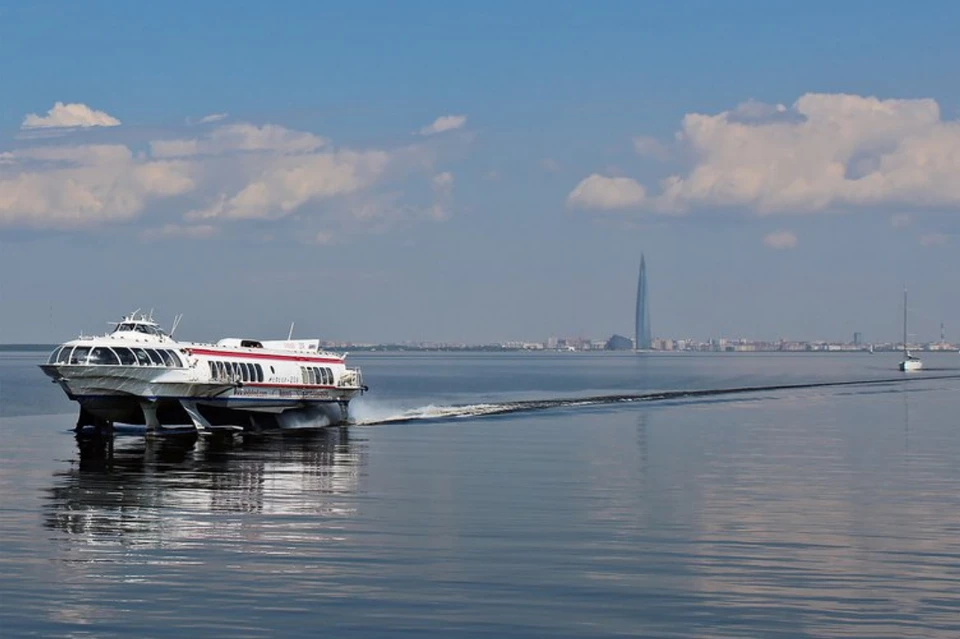 В Петербурге запустили метеоры до "Острова фортов" в Кронштадте. Фото: кронштадт.рф