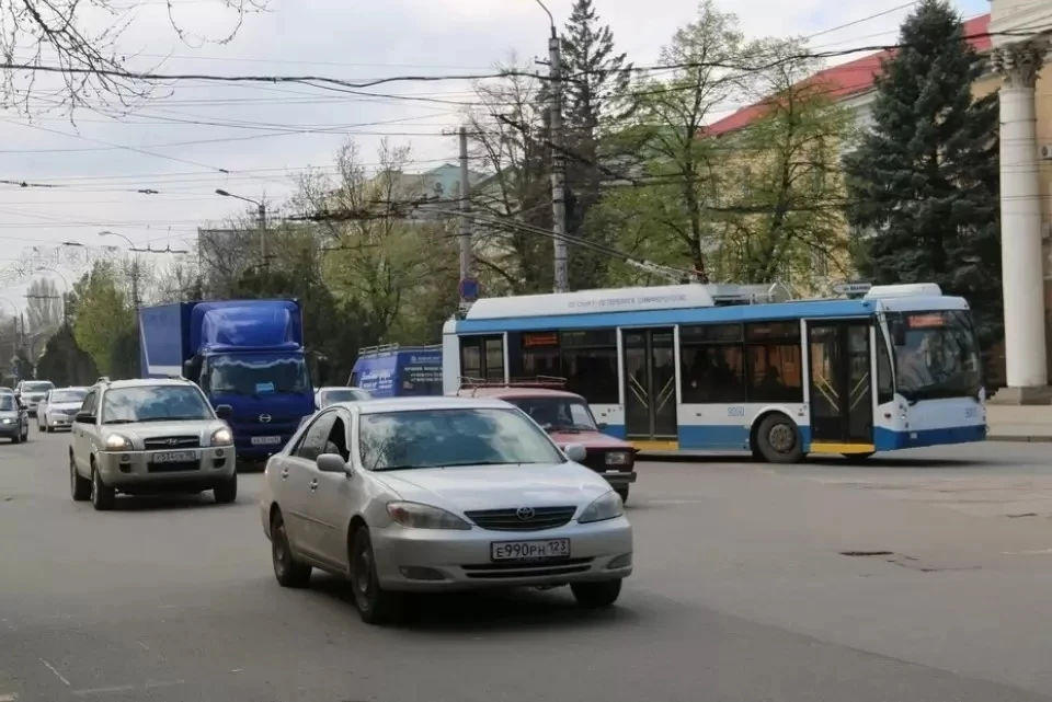 Также граждане имели возможность получить консультации в телефонном режиме и в социальных сетях.