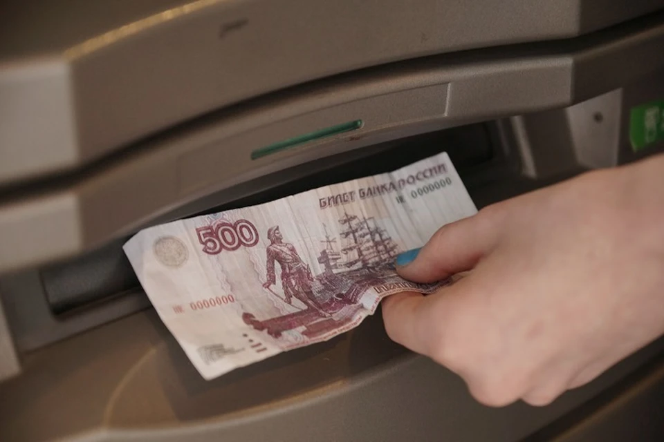 Общая сумма покупки составила 15 тысяч рублей, которые они обнаружили в тайнике рядом с садами.