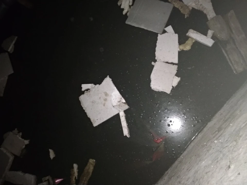 Подвалы в домах Ленинского района, полные нечистот