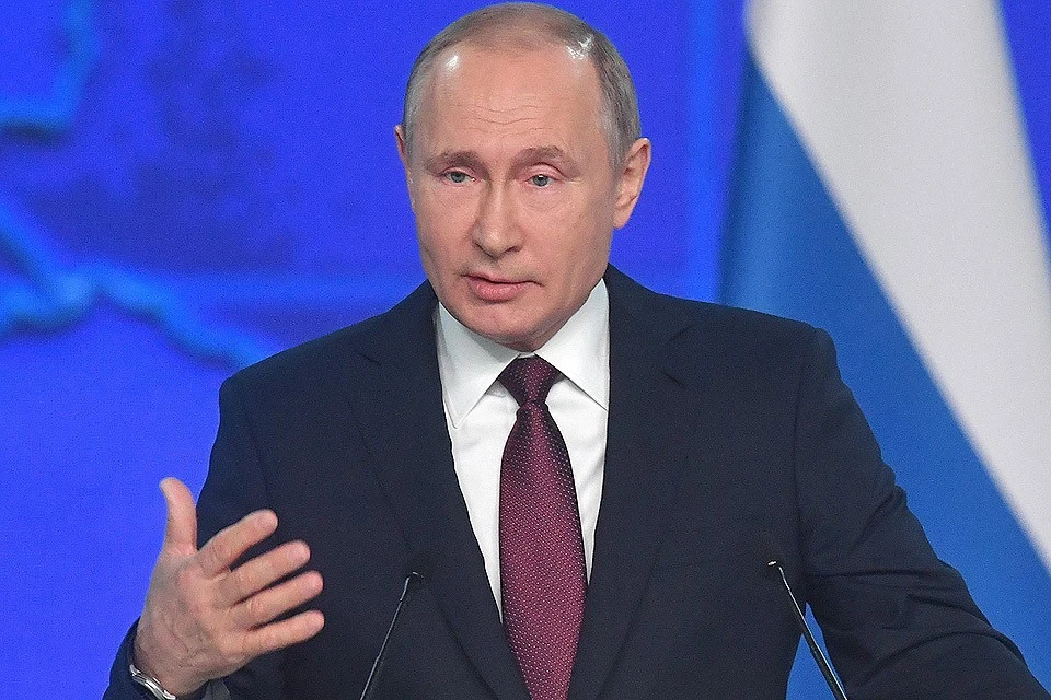 Путин поручил расширить программы занятости населения в регионах с высокой безработицей