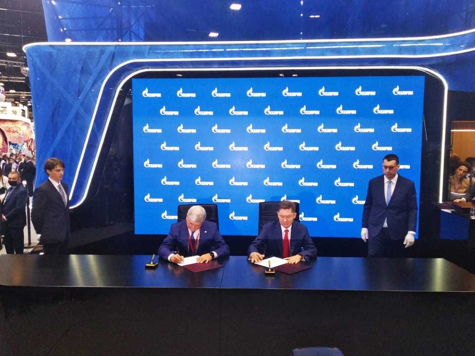 4 июня в рамках деловой программы Петербургского международного экономического форума губернатор Александр Гусев и председатель правления ПАО «Газпром» Алексей Миллер подписали дорожную карту