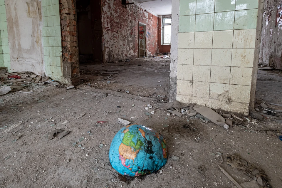 Бетонная плита придавила ребенка во Владивостоке, а попасть в заброшенное здание мог любой желающий.
