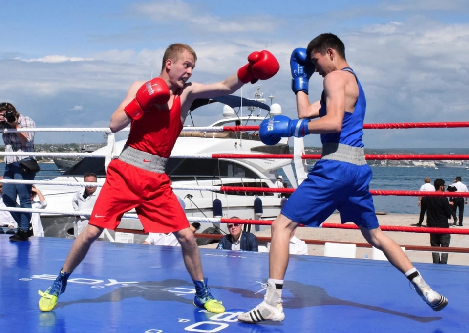 Поединки прошли на открытом воздухе. Фото: boxing-fbc.ru