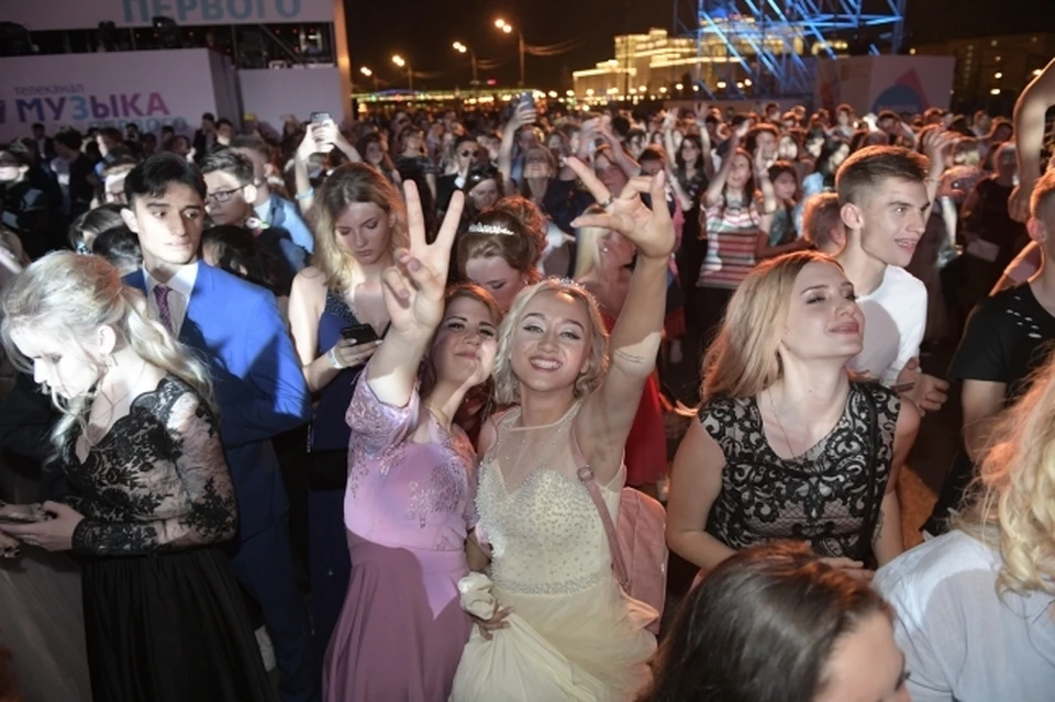 11 и 12 июня в луганский школах состоятся выпускные вечера