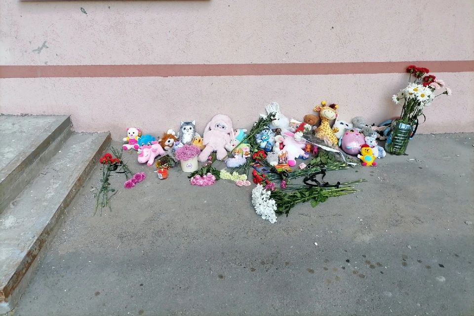 На месте гибели девочки организовали мемориал