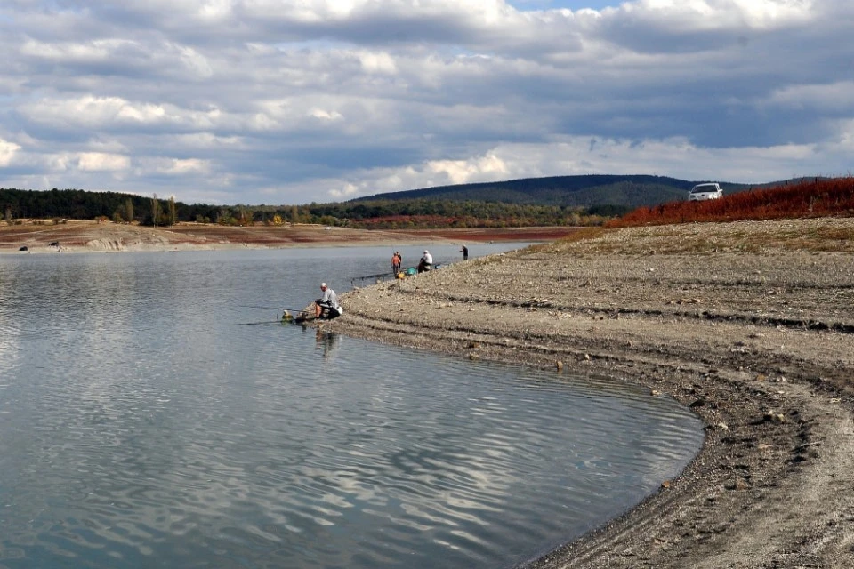 Также пресная вода могла скапливаться под руслом Северо-Крымского канала