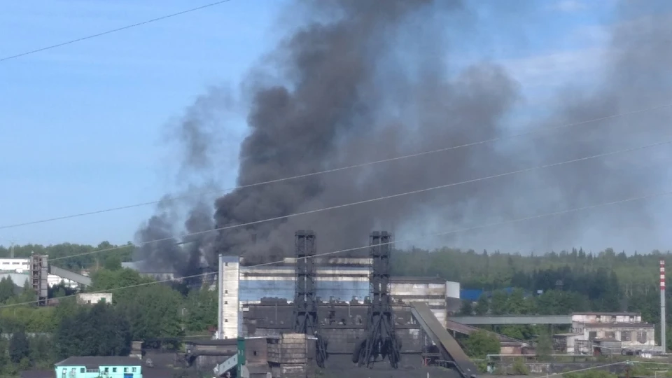 В Кузбассе горит центральная обогатительная фабрика. Фото: ВКонтакте/bereza_42.
