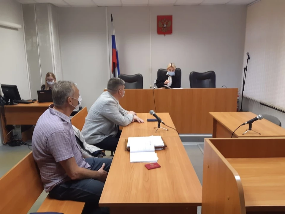 Артура Попова оштрафовали на 20 тысяч за возложение цветов на Первомай.