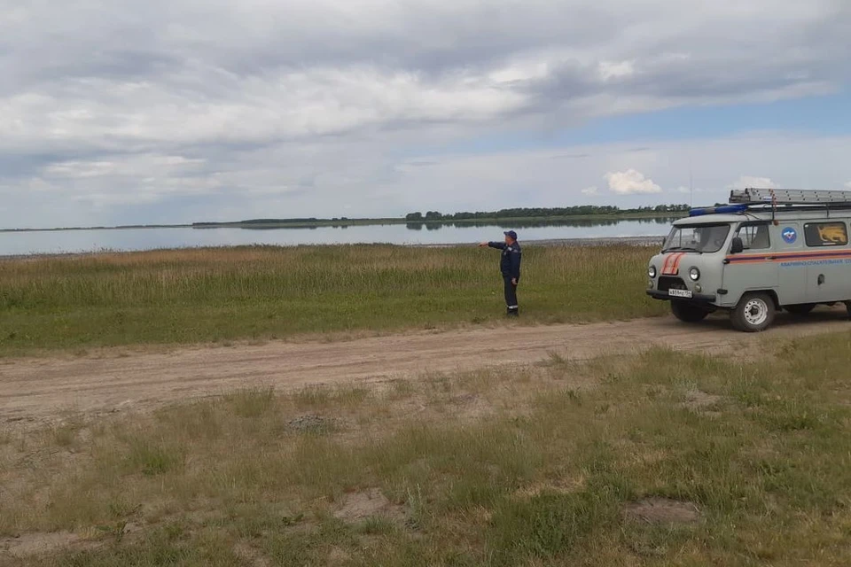 Под Новосибирском не могут найти мужчину, упавшего с лодки. Фото: Аварийно-спасательный отряд