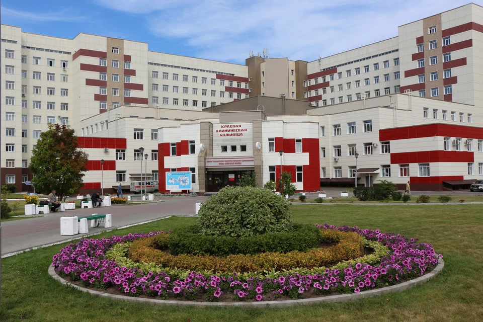 Больница располагает стационаром коечной мощностью 1277 коек