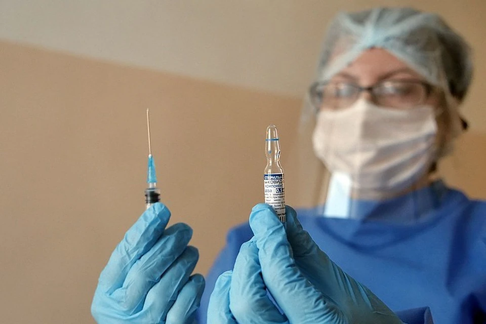 В первую очередь, вакцина «Спутник Лайт» показана для тех, кто уже вакцинировался или переболел ковидом