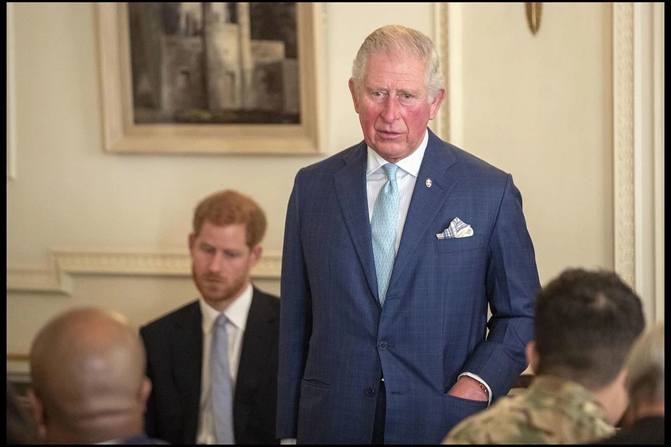 Как рассказали журналистам источники в Букингемском дворце, Чарльз планирует лишить сына принца Гарри Арчи титула принца.