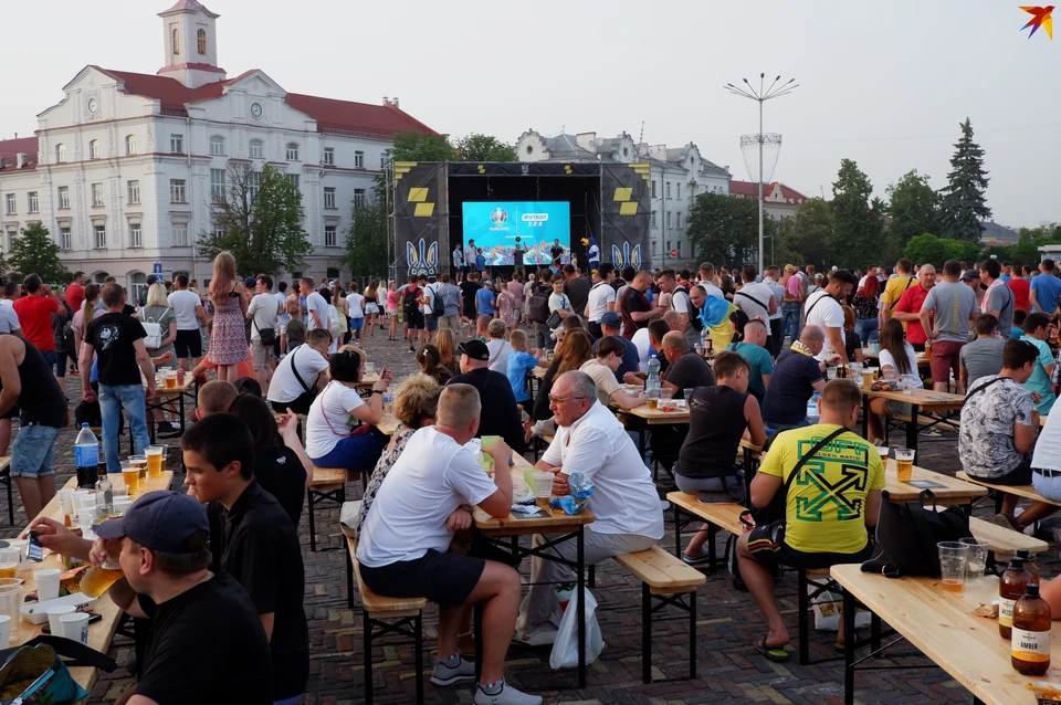 На главной площади Чернигова транслировали футбол