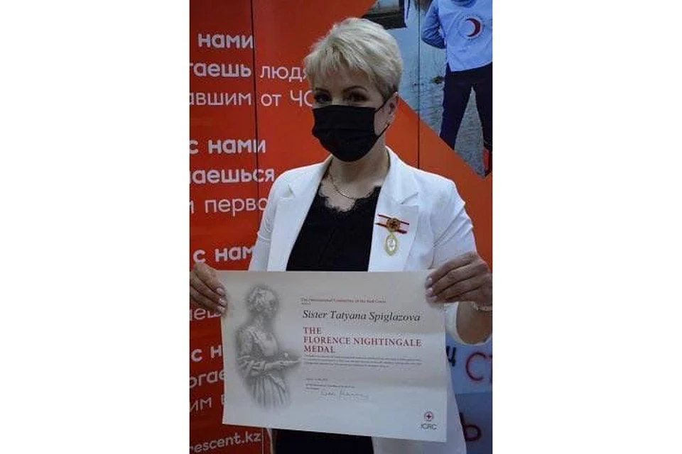 Казахстанская медсестра награждена медалью имени Флоренс Найтингейл за выдающиеся заслуги и приверженность принципам милосердия.