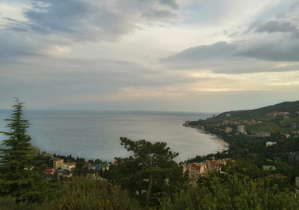 В Крыму из-за сильных дождей и подтопления жилых домов объявлен режим ЧС регионального масштаба.