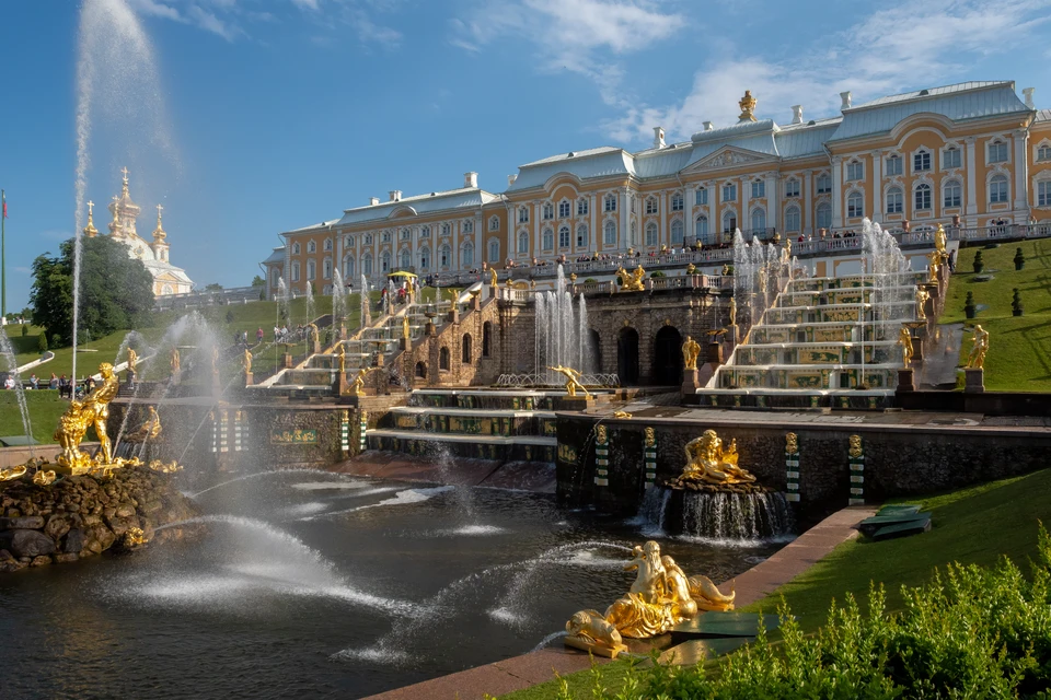 В Петербурге солнечно и тепло.
