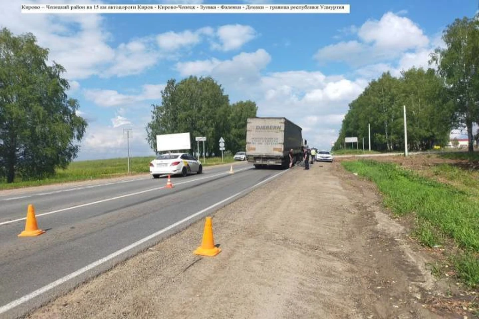 Водитель иномарки не заметил велосипедиста, совершая перестроение. Фото: vk.com/gibdd43
