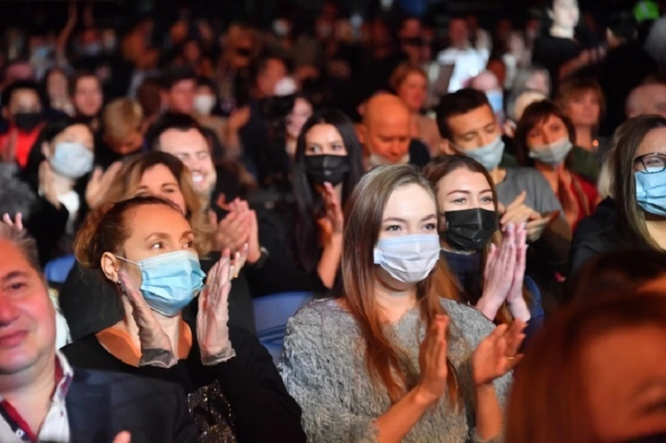 На тех же концертах при этом нужно строго соблюдать все предписания Роспотребнадзора.