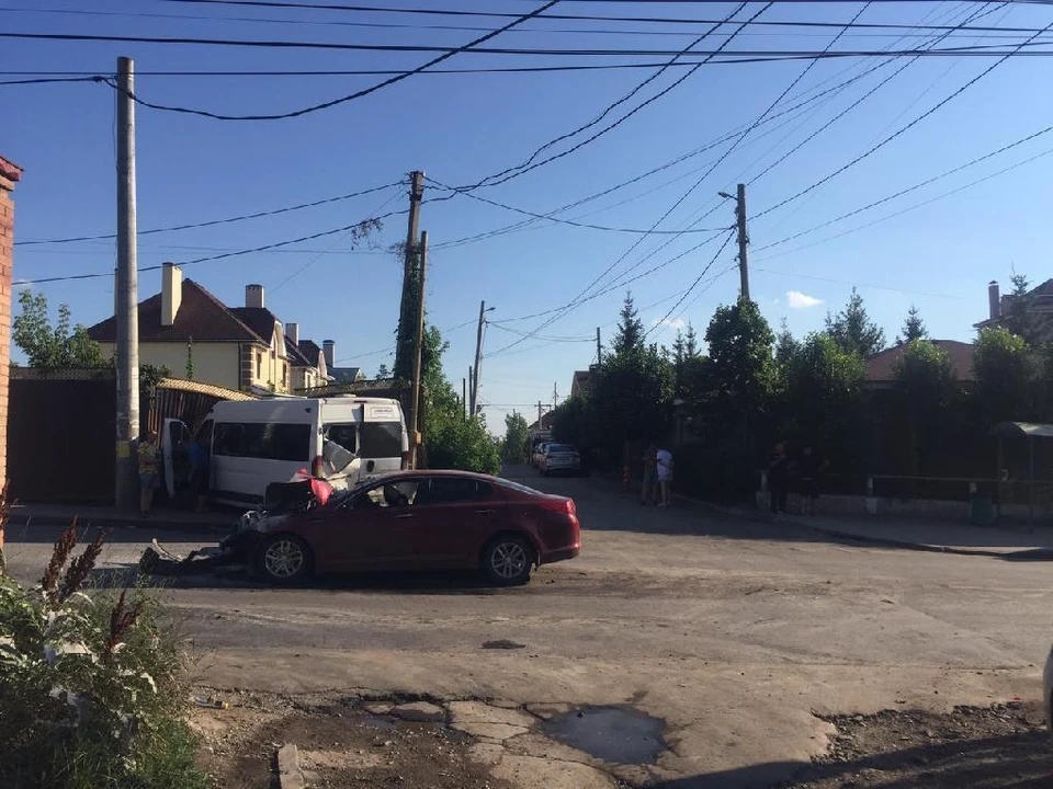 В Самаре легковушка столкнулась с микроавтобусом. Фото - прокуратура Самарской области