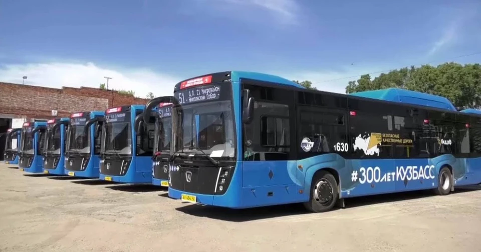 Go2bus ангарск. Автобусы 2022 Кемерово. Новый свет автобус. Эрскусëный автобус до новых встреч.