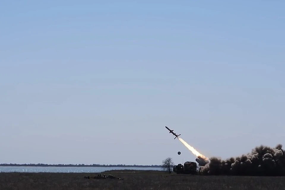 Украина приняла на вооружение ракетный комплекс для «уничтожения» Крымского моста Фото; кадр из видео