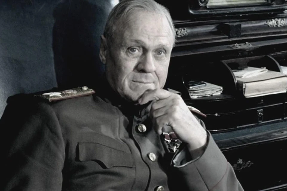 Владимир Меньшов в роли маршала Жукова в сериале «Ликвидация».