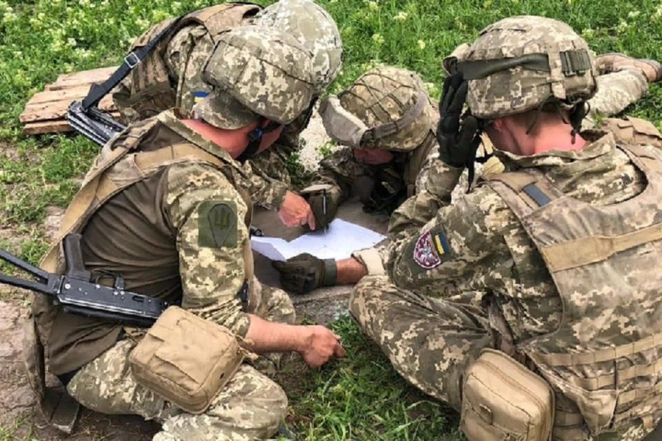 Нередко украинские военные рисуют карты минных полей сами и передают сменщикам, не считаясь с возможными потерями сослуживцев. Фото: штаб «ООС»