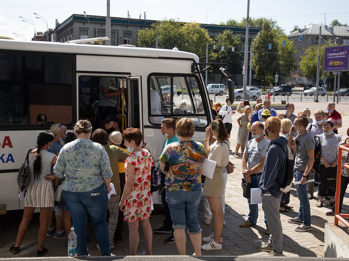 «Лучше час на жаре, чем потом две недели в больнице»: в Перми остался  единственный мобильный пункт вакцинации от коронавируса - KP.RU