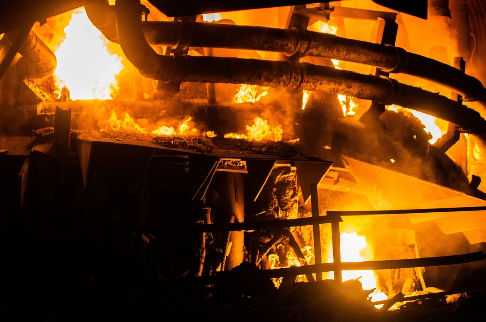 На заводе «Амурсталь» в Комсомольске произошел пожар из-за разлива металла Фото: официальный аккаунт завода «Амурсталь» ВКонтакте