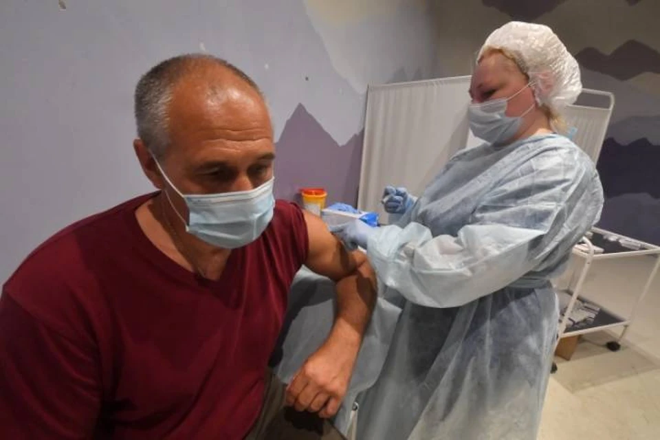 Жители области, которые полгода назад переболели коронавирусом, также могут вакцинироваться