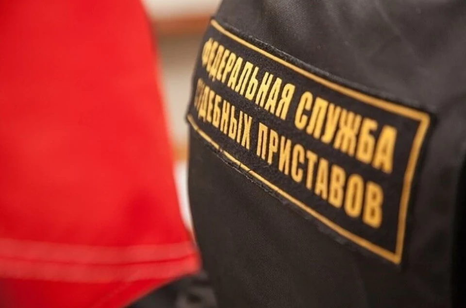 Чтобы избежать описи и ареста автомобиля мужчина тут же оплатил всю задолженность.