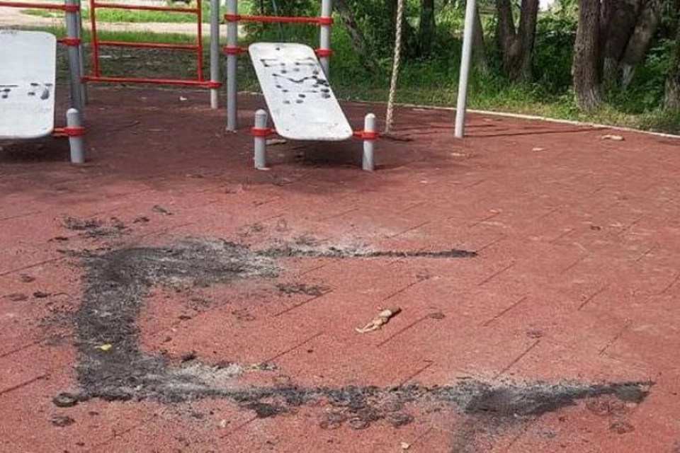 Вандалы изуродовали сквер в Хабаровске