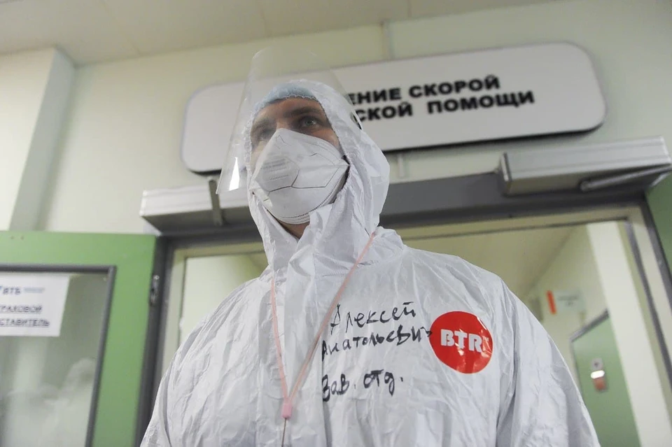 Врачей-специалистов в Петербурге хватает, а вот медики для прививок - дефицит.