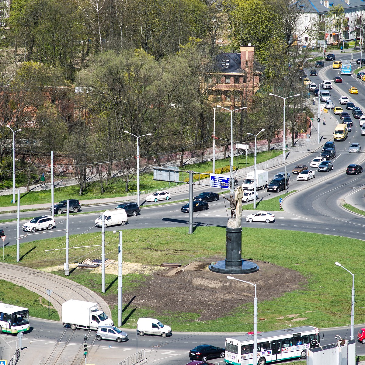 На круговой развязке на площади Василевского изменили схему движения - KP.RU