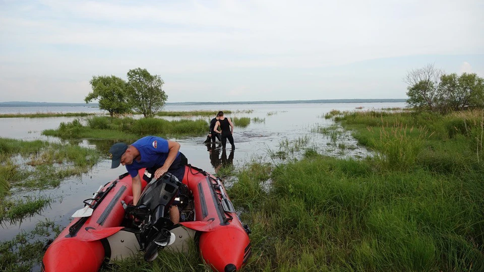 Водолазы нашли тело пропавшего парня в озере под Хабаровском