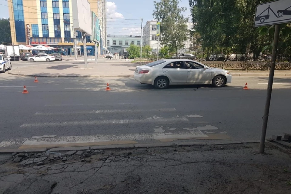 В Новосибирске «Тойота» сбила 23-летнюю девушку на пешеходном переходе. Фото: ГИБДД по НСО.