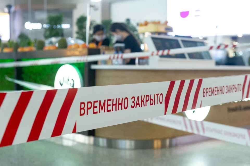 Фудклорты в петербургских ТЦ закрыли с 17 июня.