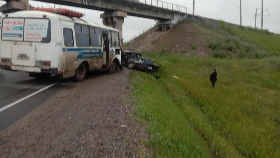 В аварии участвовали три легковушки и автобус.