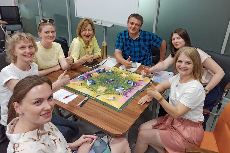 Процесс трансформационной игры «Паутина договора». Фото: Новосибирское областное отделение РКК.