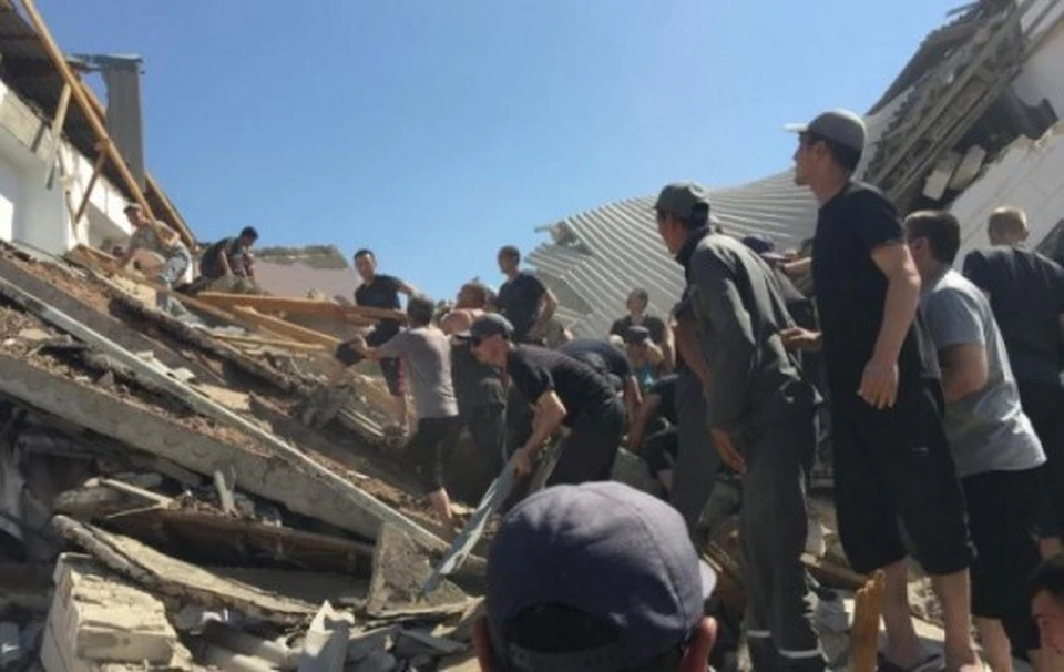 Трое человек погибло при частичном обрушении здания общежития в Актау
